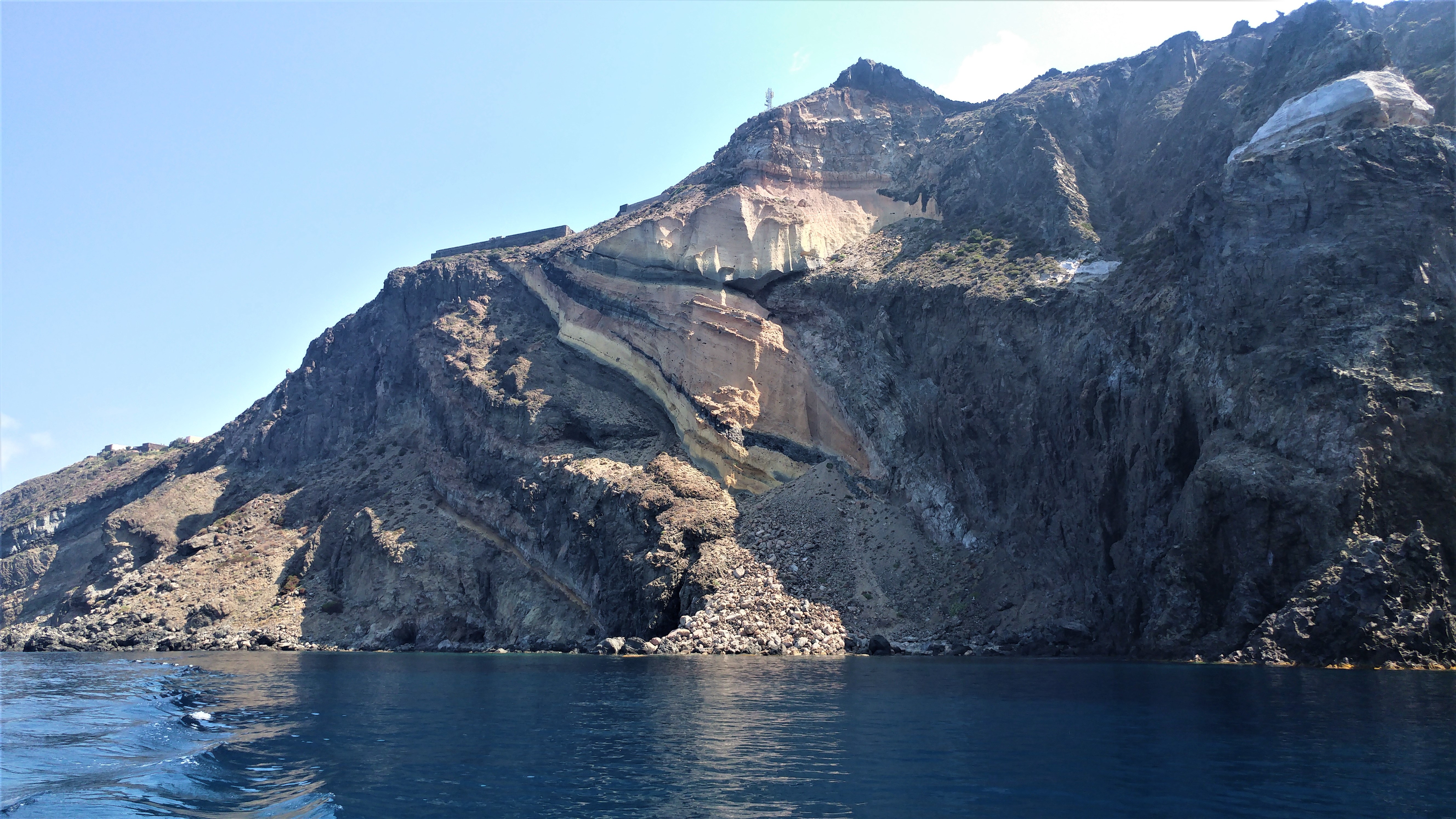 Pantelleria vista dalle gite in barca che organizziamo noi