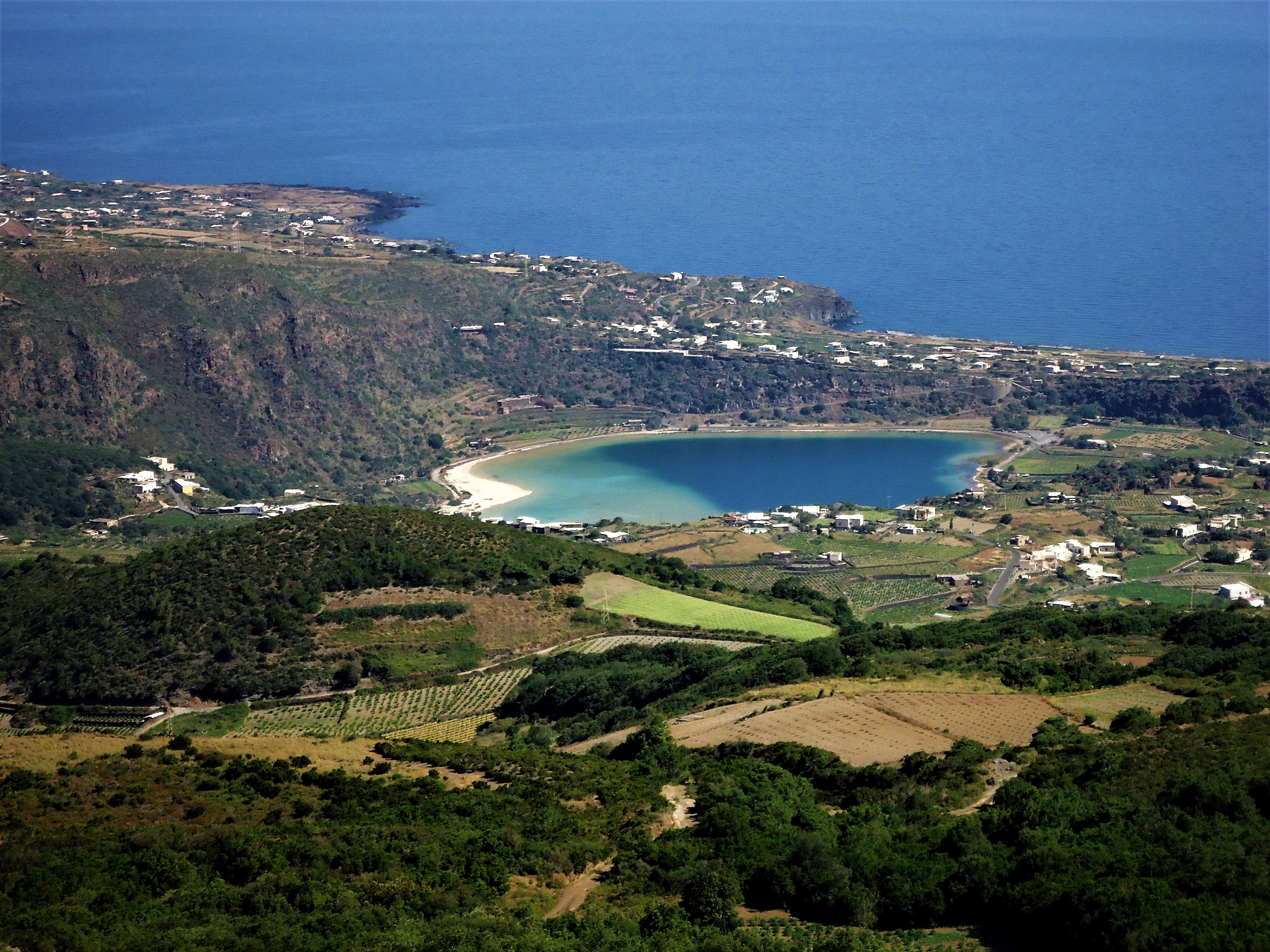 Pantelleria: lago specchio di venere